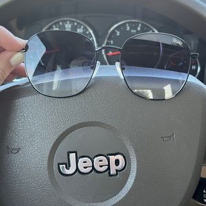 Jezabell Quay glasses like new!